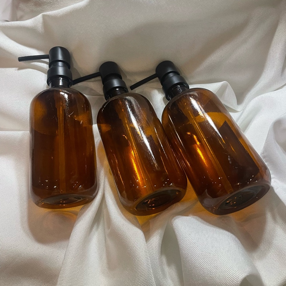 Shampoo, Body Wash & Conditioner Set . Empty bottles to place your products in. - Picture 4 of 6